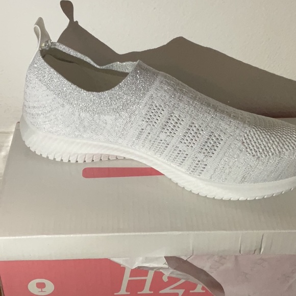 White - Picture 1 of 3